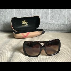 Brown Burberry sunglasses in great condition